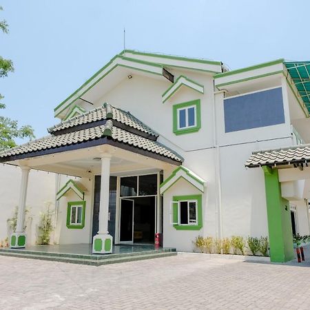 מדיון Hotel Taman Indah מראה חיצוני תמונה
